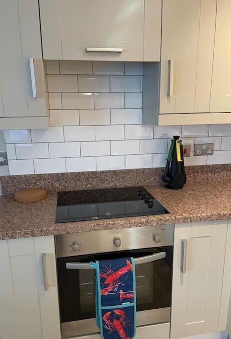 Seaside Modern Apartment Westward Ho!  Bagian luar foto