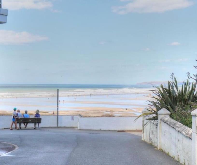 Seaside Modern Apartment Westward Ho!  Bagian luar foto