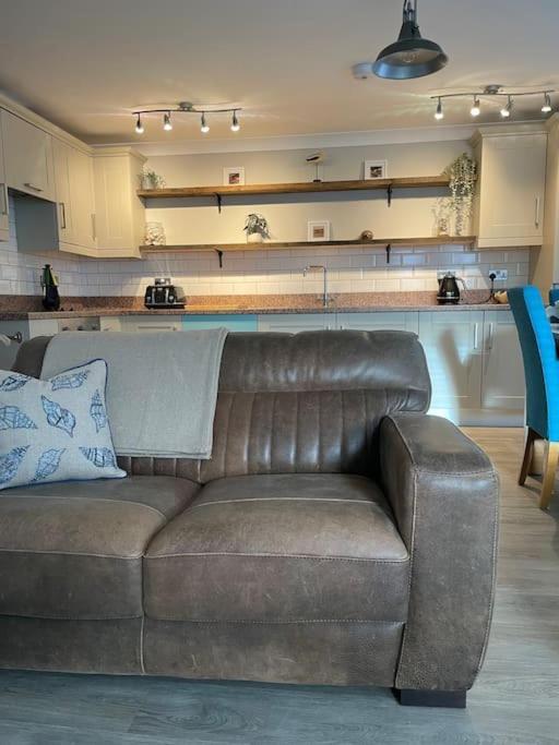 Seaside Modern Apartment Westward Ho!  Bagian luar foto