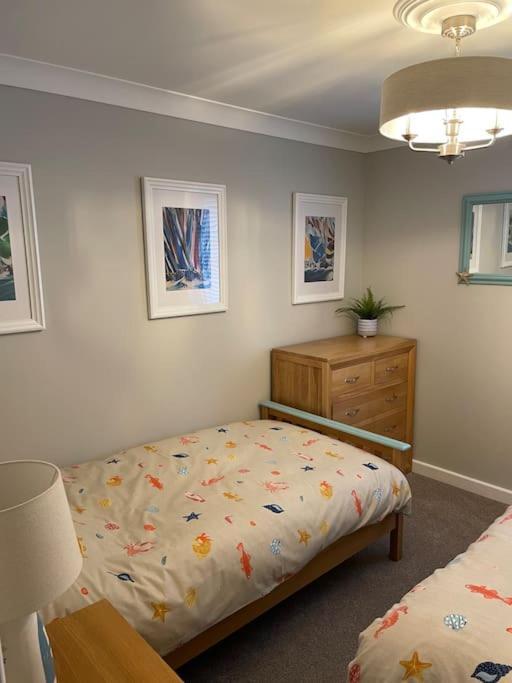 Seaside Modern Apartment Westward Ho!  Bagian luar foto