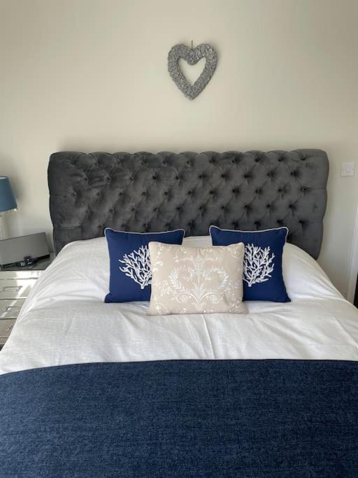 Seaside Modern Apartment Westward Ho!  Bagian luar foto
