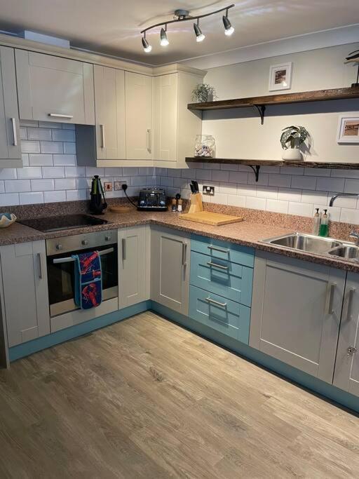 Seaside Modern Apartment Westward Ho!  Bagian luar foto